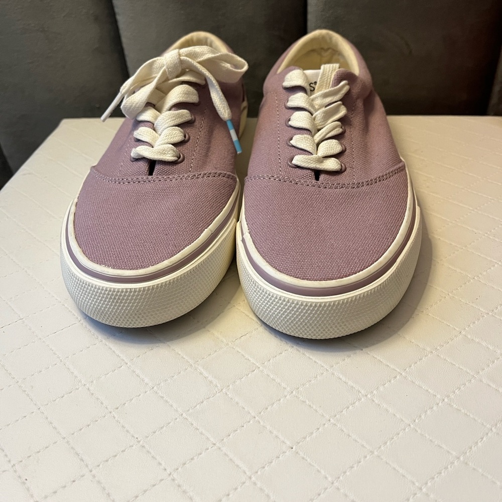 Tom’s Purple Canvas Sneakers with White Laces